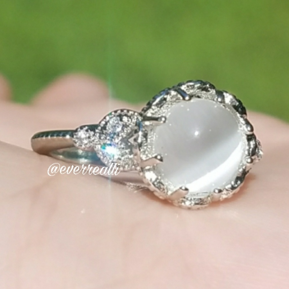 Silver Round Cat Eye Crown Vintage style Ring - Picture 2 of 7
